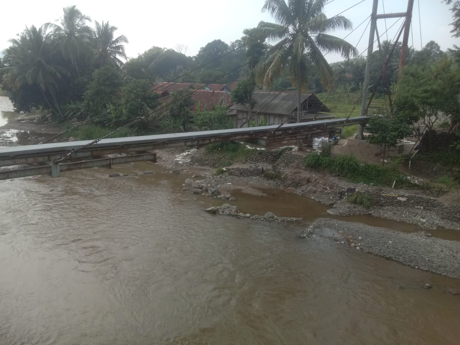 Sungai cikaniki Bogor tercemar