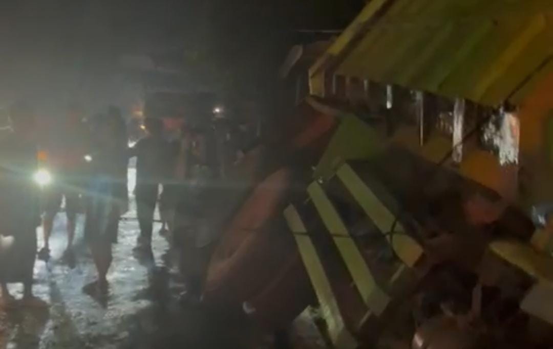 Truk Tambang Tabrak Tiang Listrik dan Rumah Warga Bogor, Begini Kronologinya