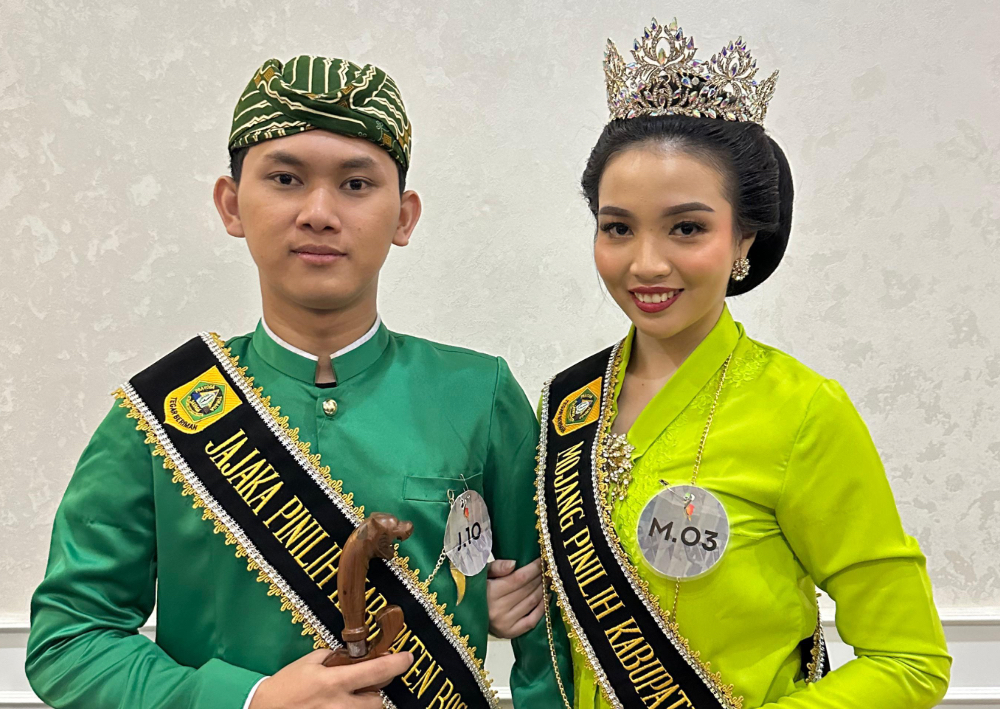 Nikita Patricia (kanan), Mojang Pinilih Kabupaten Bogor