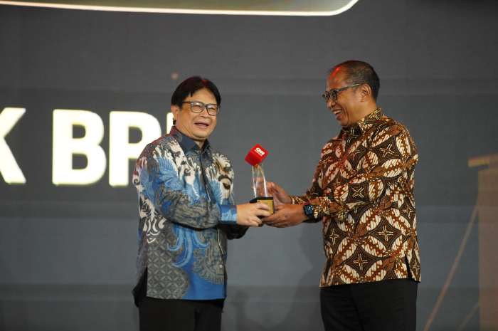 PT. Bank Rakyat Indonesia (Persero) Tbk, melalui Kantor Regional BRI Palembang, menerima penghargaan Best Risk Management.