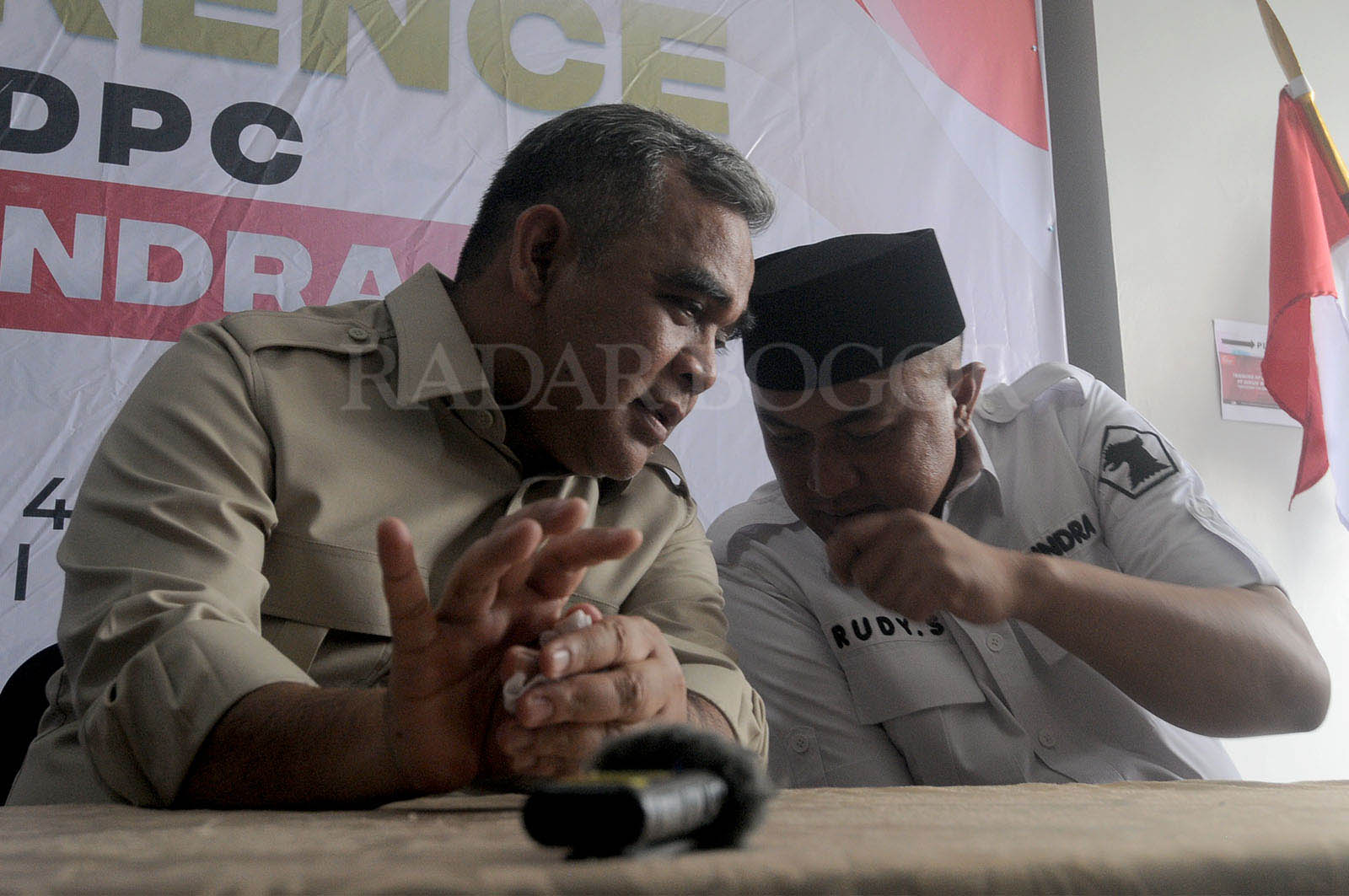 Sekjen Partai Gerindra, ahmad Muzani (kiri) bersama Bakal Calon Bupati Bogor, Rudy Susmanto.