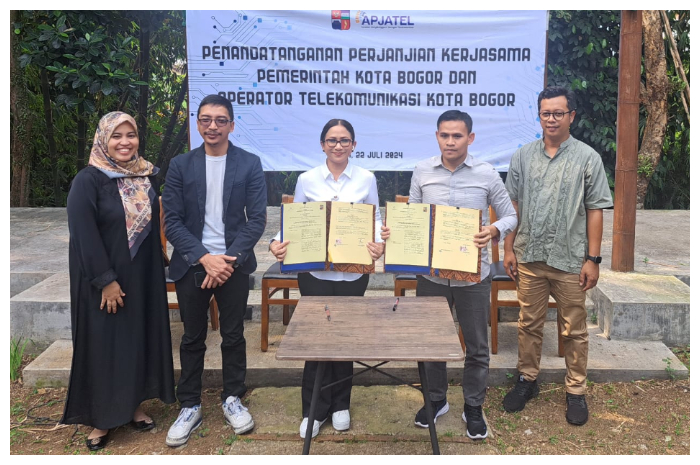 Penandatanganan PKS antara provider dengan PUPR tersebut berlangsung di Kafe Koffie By Sarah, Kelurahan Katulampa, Kecamatan Bogor Timur, Kota Bogor, Senin (22/7/2024).
