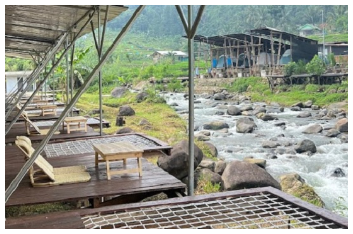 Saung Baheula yang berada di Kampung Wangun Landeuh, Desa Karang Tengah, Kecamatan Babakan Madang, Kabupaten Bogor, Jawa Barat.