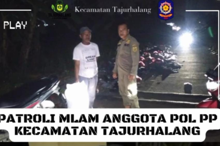 Petugas Satpol PP Kecamatan Tajurhalang saat menangkap tangan pelaku pembuang sampah sembarangan di Jalan Raya Bomang.