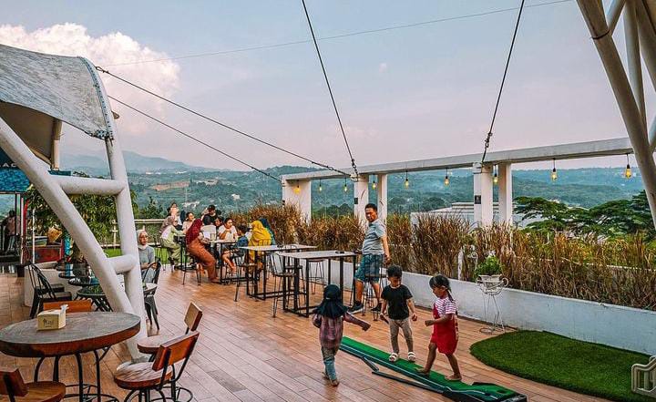 Bells Place Hotel yang berada di Jl. Smart Kampung Pasir Maung, Desa Cijayanti, Kecamatan Babakan Madang, Sentul, Kabupaten Bogor, Jawa Barat.