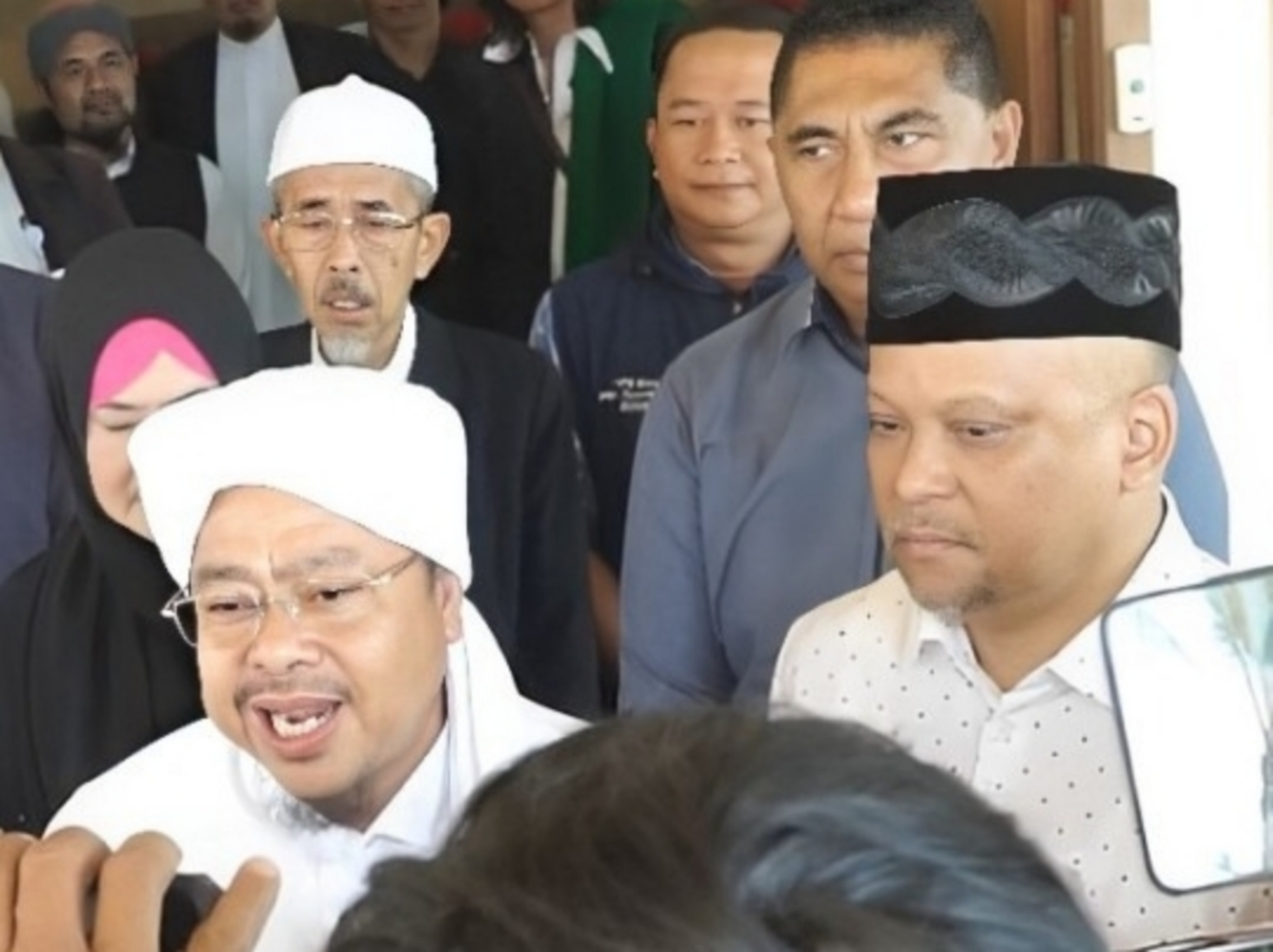 SILATURAHMI: Ilham Habibie usai silaturahmi bersama Pimpinan Ponpes Terekat Al Idrisiyyah, Syekh Akbar Muhammad Fathurahman, Rabu (24/7/2024).(*)