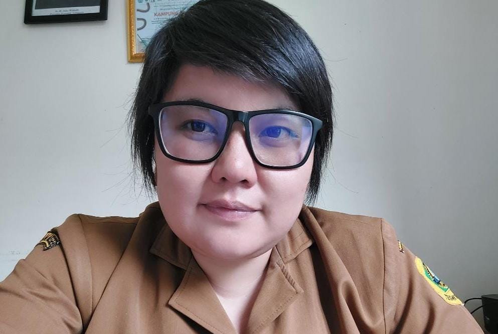 Cerita Sekdes Perempuan di Pelosok Bogor, Sering Antar Warga Sakit Lewati Jalan Hancur