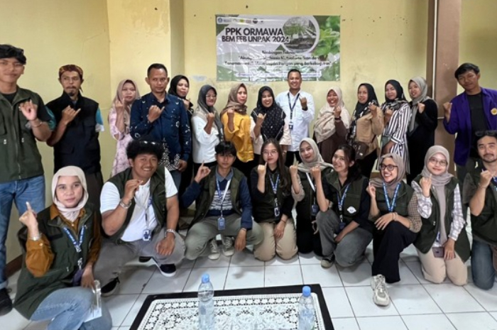 Tim PPK Ormawa BEM FEB Unpak menyelenggarakan Bimtek Edukasi Sistem Aquaponik di Desa Tajurhalang, Kecamatan Cijeruk, Kabupaten Bogor.