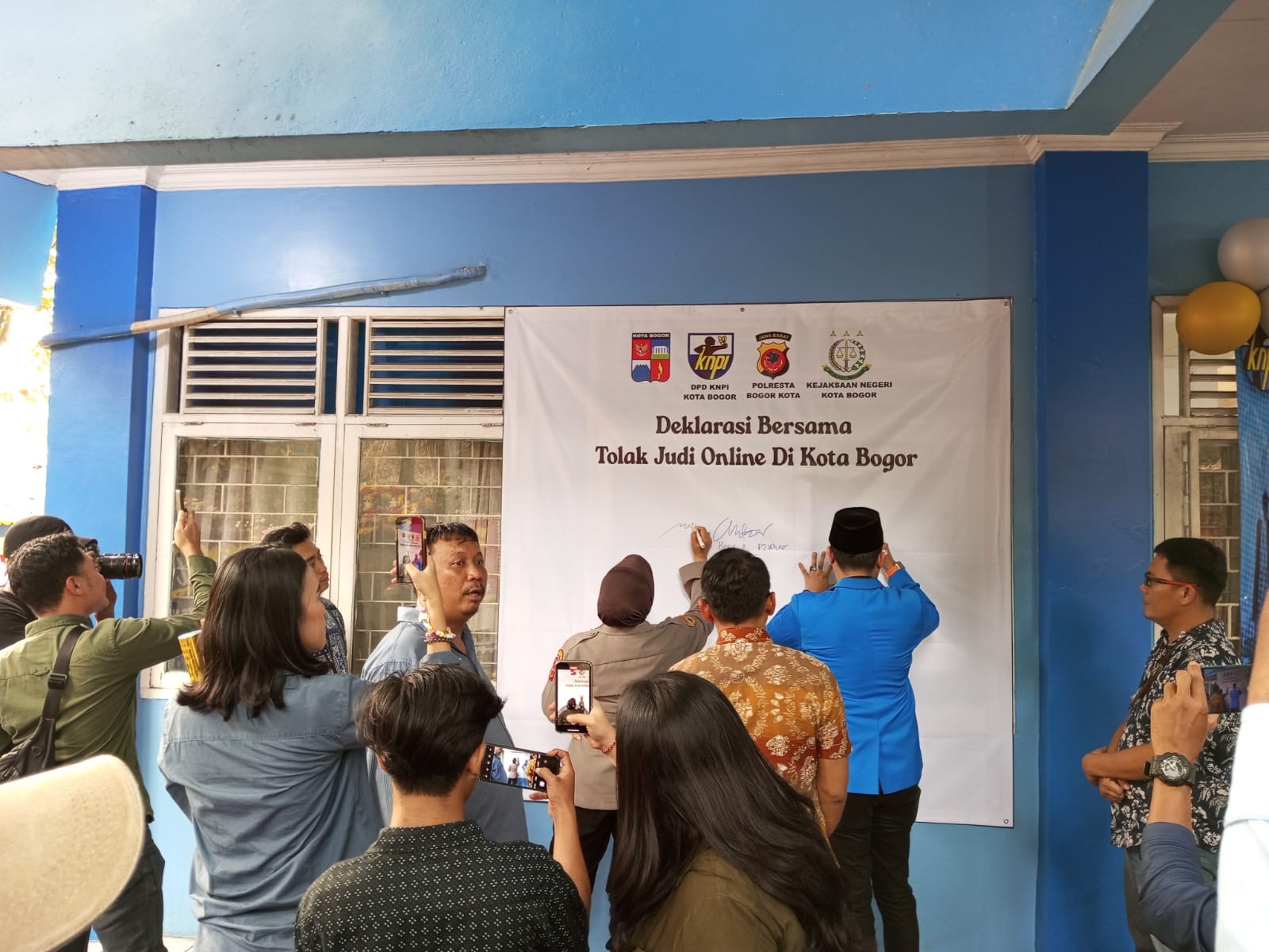 KNPI mengandeng Pemkot, Polresta, dan Kejaksaan Negeri Bogor deklarasi bersama tolak game online terlarang di Kota Bogor.
