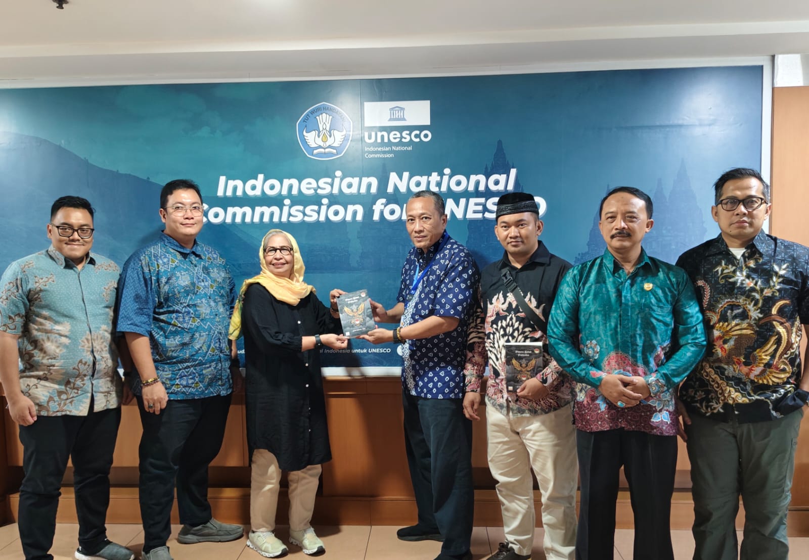 Sebanyak 2 golok dari Jawa Barat yakni Golok Tjikeruh (Sumedang) dan Golok Barlen (Subang) akhirnya mendapat penetapan secara nasional.
