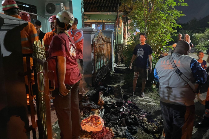 Kebakaran rumah di Bumi Menteng Asri Blok Bi nomor 31, RT 04 RW 18, Kelurahan Menteng, Kecamatan Bogor Barat, Kota Bogor.