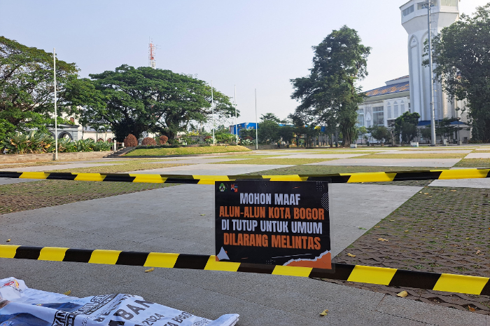 Suasana Alun-Alun Kota Bogor yang mulai ditutup hari ini Senin (29/7/2024).