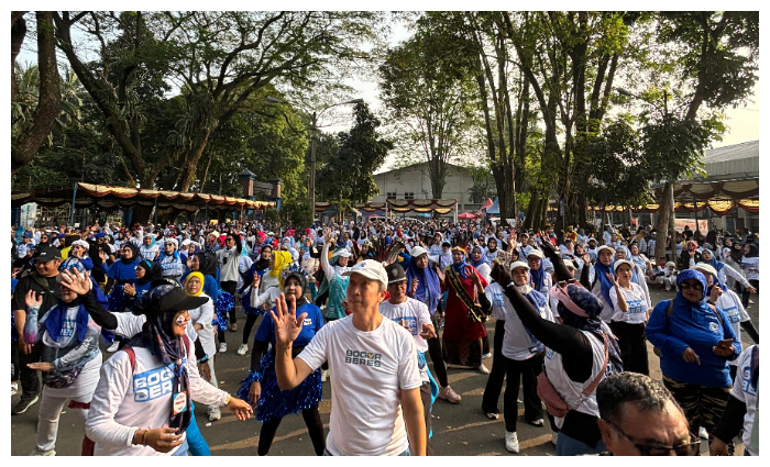 Ribuan warga Kota Bogor meriahkan senam joget asyik bareng Kang Dedie Rachim.
