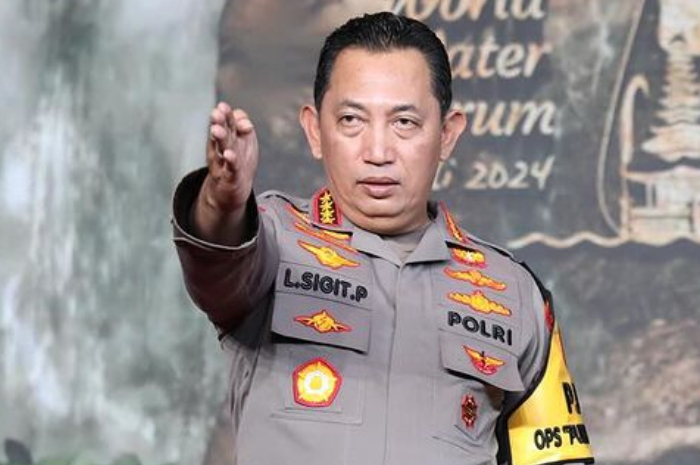 Kapolri Jenderal Polisi Listyo Sigit Prabowo. Ia meminta Korps Brimob Polri terus tingkatkan kemampuan.