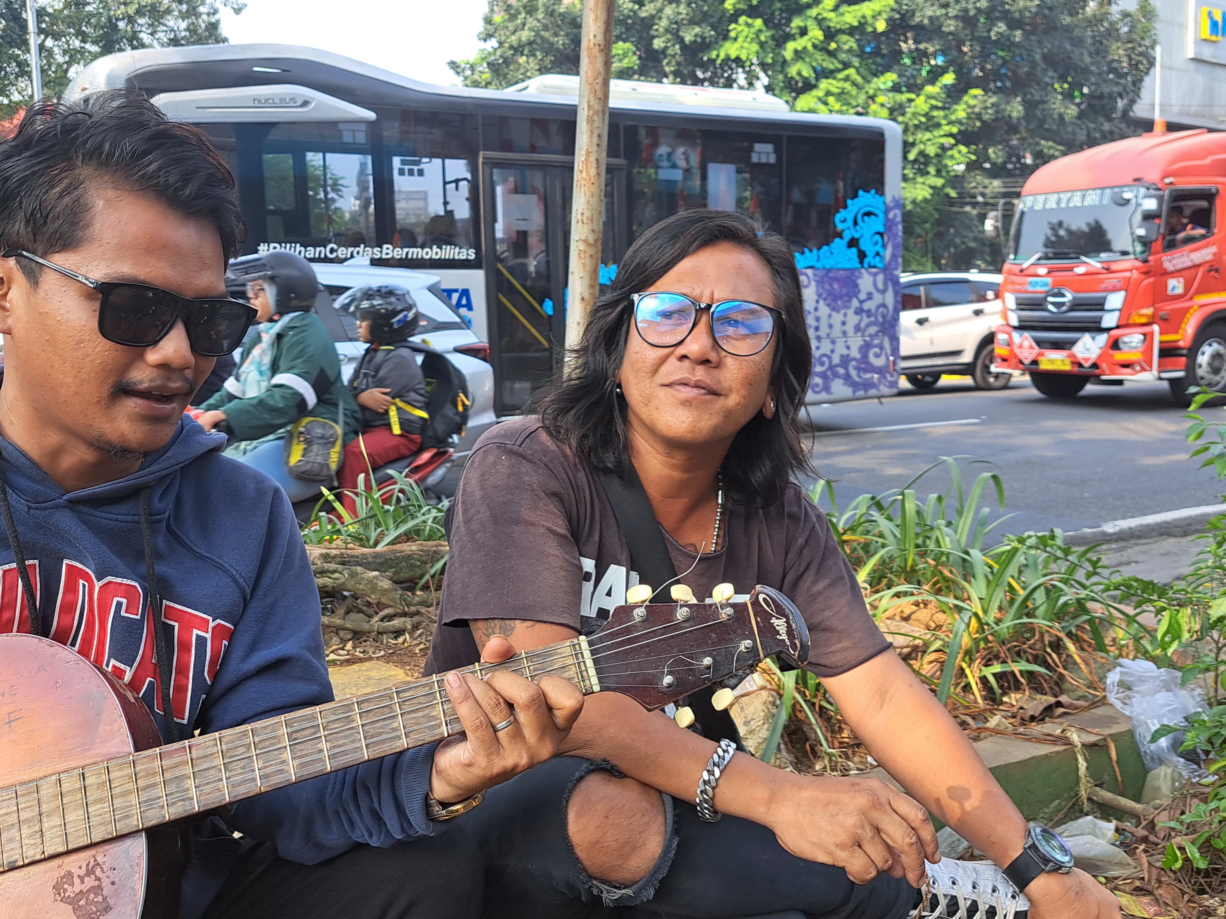 Erwin pengamen di Kota Bogor yang mirip Ari Lasso.