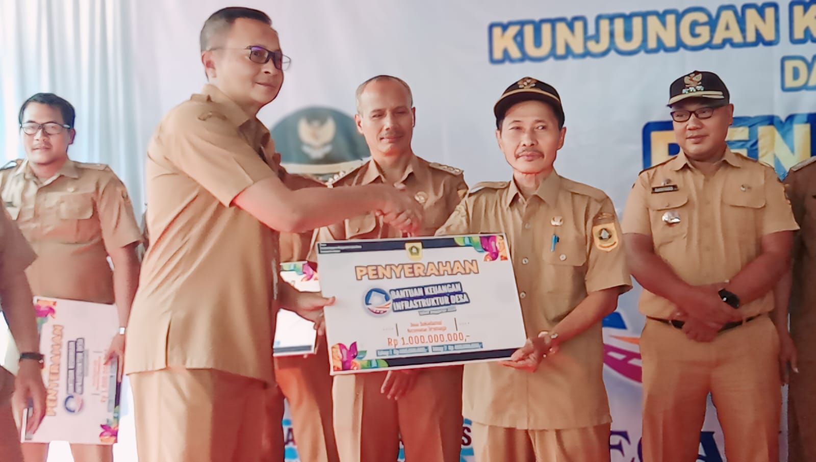 Samisade Cair, Kades Di Bogor Barat Sumringah