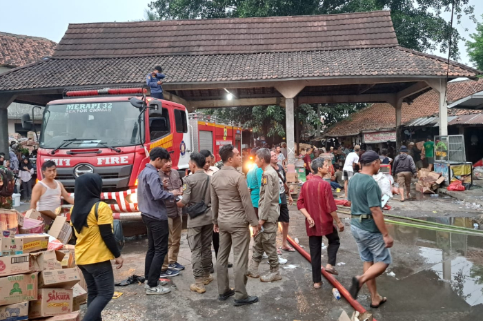 Suasana di Pasar Ciampea Baru Bogor usai kebakaran Selasa (30/7/2024) sore.