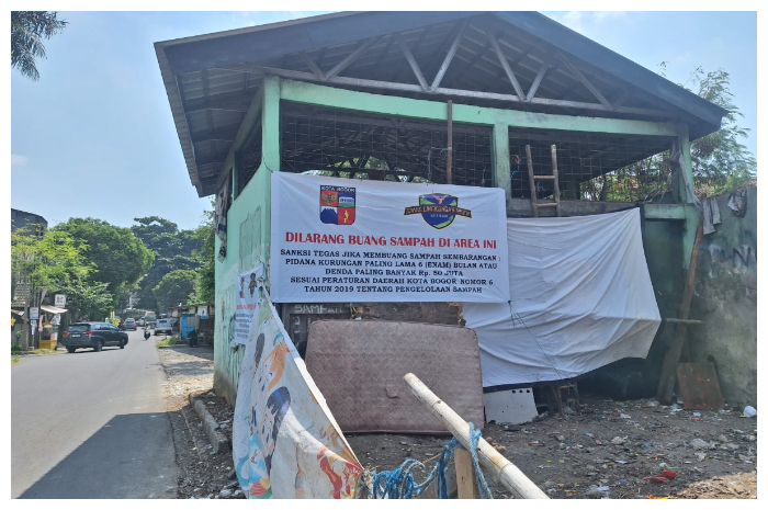 DLH Kota Bogor menutup TPS yang berada di Jalan Bagaspati Raya, Kelurahan Bantarjati, Kecamatan Bogor Utara.