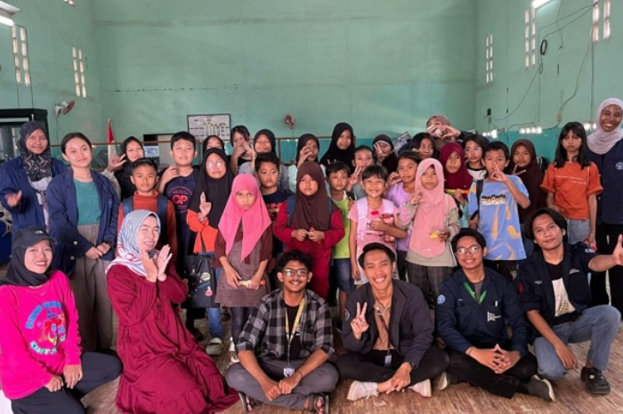 Mahasiswa IPB University mengadakan program kerja SAHABAT di Desa Jonggol.