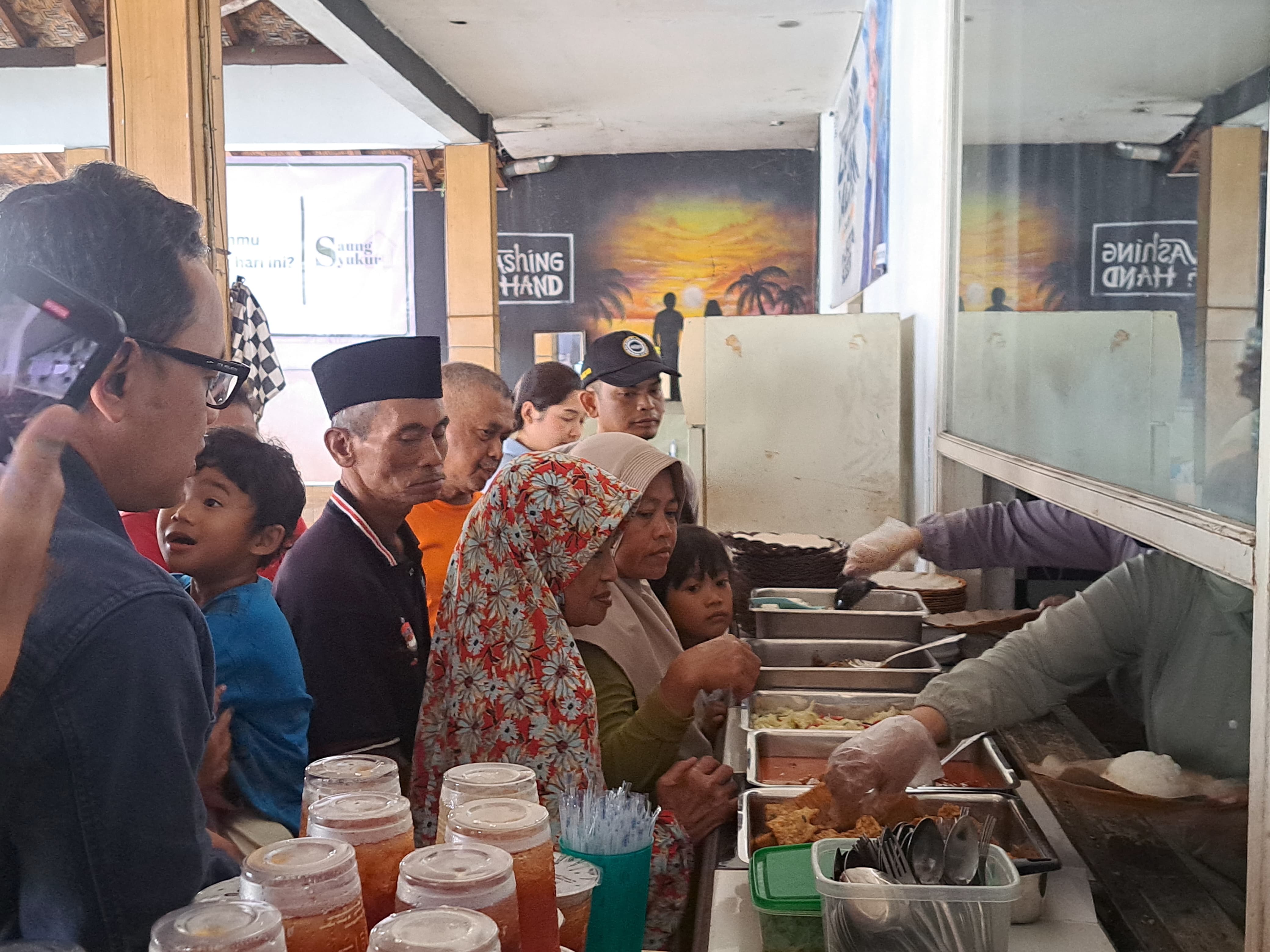Rumah makan di Bogor yang berikan makan siang gratis setiap harinya.