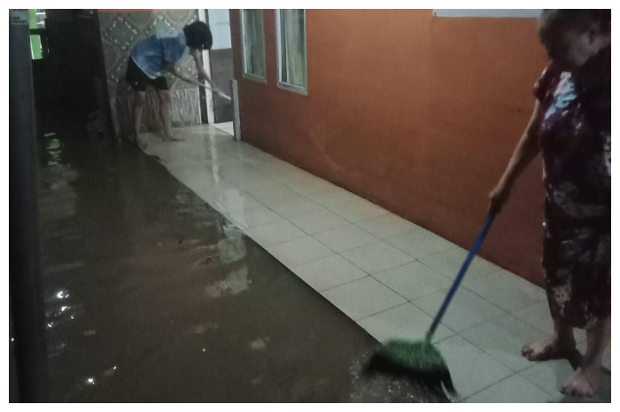 Banjir di Kampung Keramat, Kelurahan Tanah Baru, Kecamatan Bogor Utara, Kota Bogor, Kamis (1/8/2024) malam.