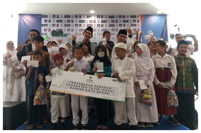 Foto bersama peserta kegiatan Sahabatku Yatim yang digelar Baznas Kota Bogor, Jumat (2/8/2024).