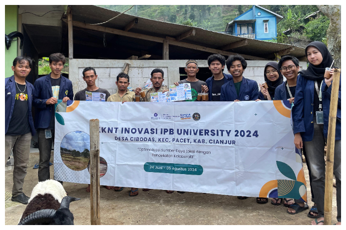 Mahasiswa IPB sat melakukan program KKNT Inovasi di Desa Cibodas, Kecamatan Pacet, Kabupaten Cianjur.