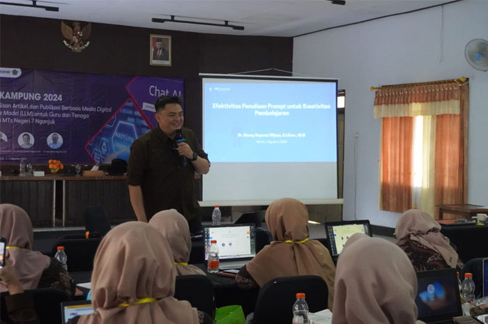 Pelatihan "Efektivitas Penulisan Prompt untuk Kreativitas Pembelajaran" bersama MTs N 7 Nganjuk.