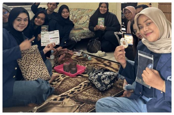 Mahasiswa IPB University saat menggelar KKNT di Kelurahan Bojongkerta, Kecamatan Bogor Selatan, Kota Bogor.