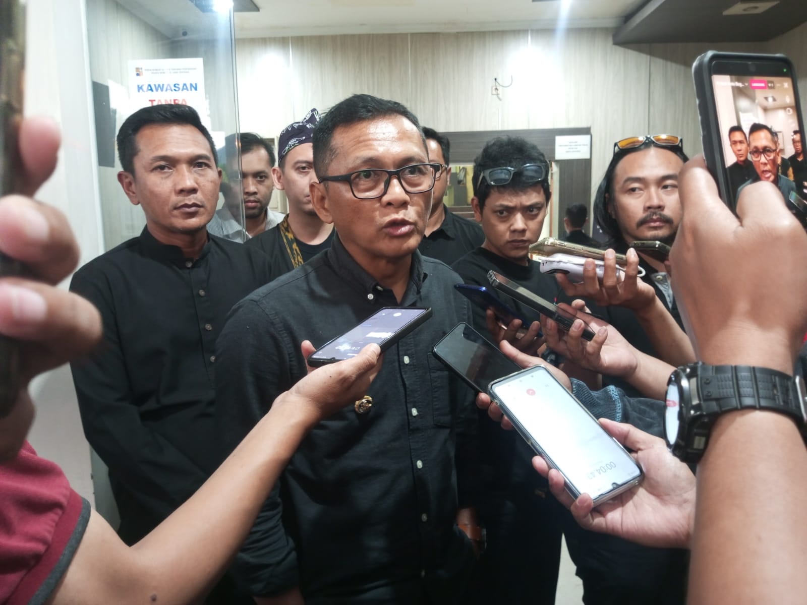 Pj Wali Kota Bogor Hery Antasari menjelaskan soal kedatangan petugas KPK