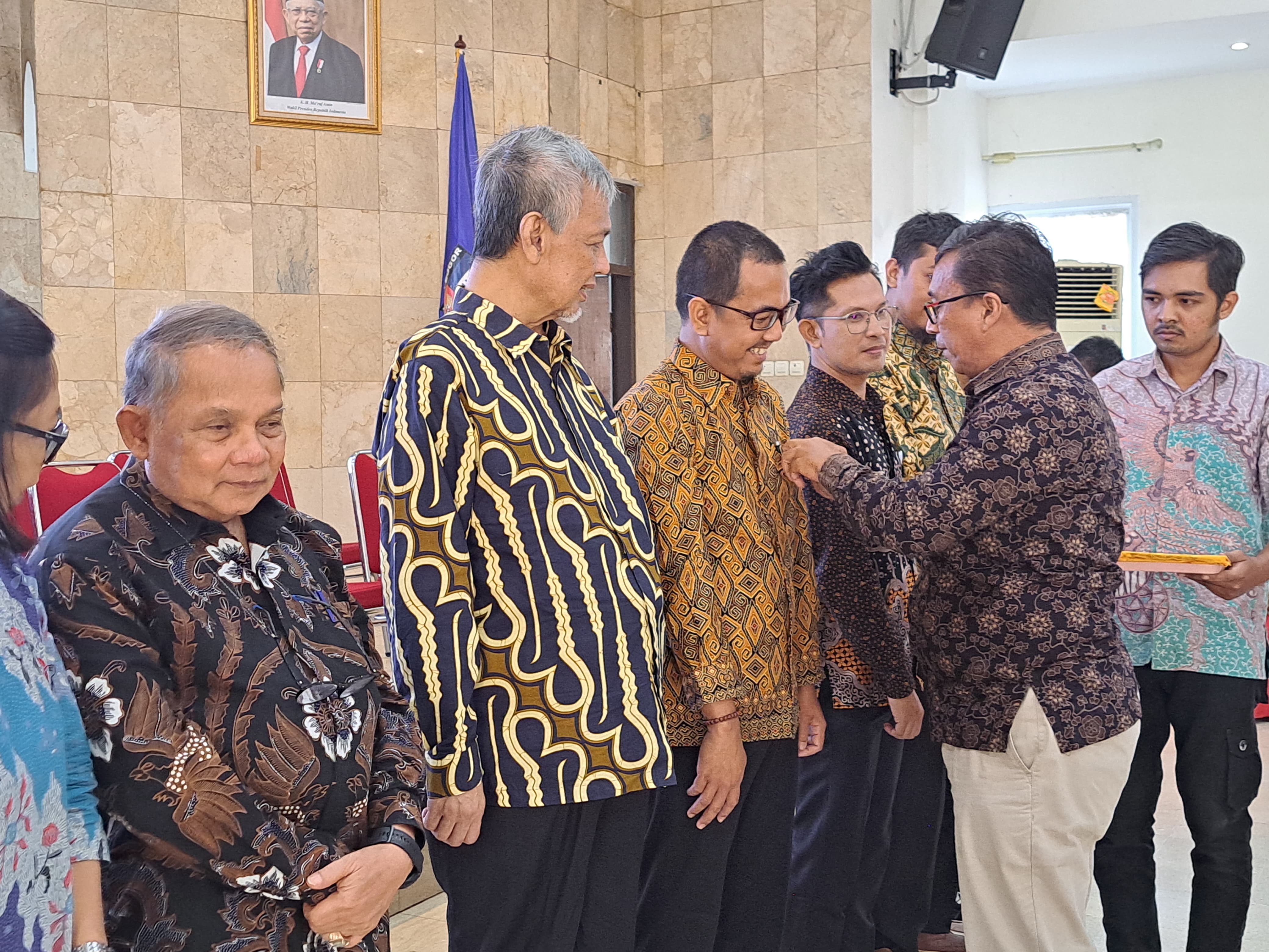 Pengukuhan pengurus KIB di Paseban Sri Baduga, Balai Kota Bogor yang dipimpin langsung Asisten Perekonomian dan Pembangunan Setda Kota Bogor, Hanafi.