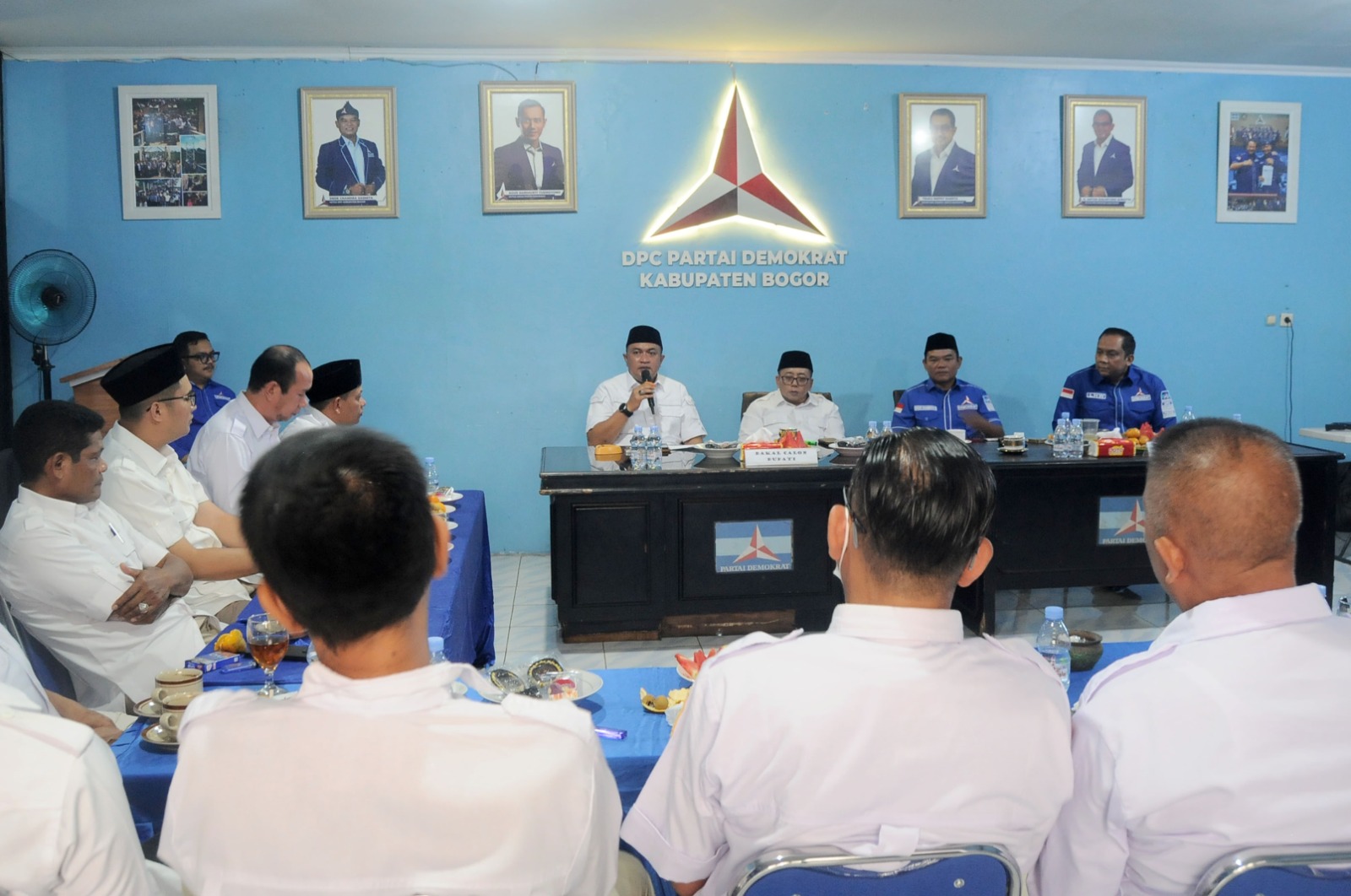Bakal Calon Bupati Bogor, Rudy Susmanto safari politik ke DPC Partai Demokrat, Cibinong, Kabupaten Bogor, Jawa Barat. Minggu (4/8/2024).
