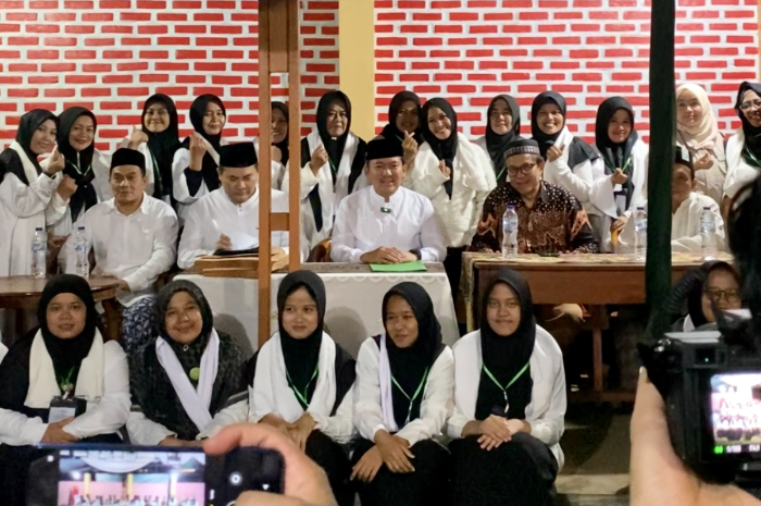 Dokter Rayendra menghadiri acara kegiatan Pendidikan Dasar-Pendidikan Kader Penggerak Nahdlatul Ulama (PD-PKPNU) yang dilaksanakan di Villa Kujang, Mulyaharja, Bogor Selatan, Kota Bogor.