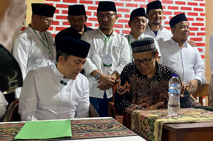 Dokter Rayendra saat bertemu dengan Mantan Ketua Majelis Ulama Kota Bogor, KH Mustofa Abdullah Bin Nuh.