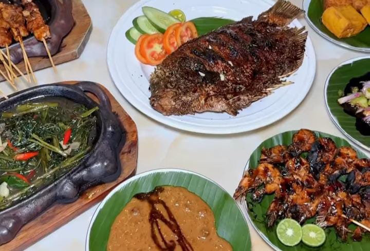 Resto Sunda Yuk Sentul, yang berlokasi di Exit Toll KM, Jl. Tol Jagorawi-Jl. Sentul Raya No. 33, Desa Kadumangu, Kecamatan Babakan Madang, Kabupaten Bogor, Jawa Barat 16810.