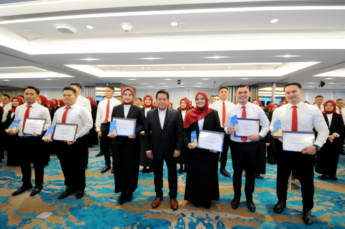 Direktur Utama BSI Hery Gunardi berfoto bersama dengan 151 Officer Development Program (ODP) terpilih yang bersaing ketat dengan lebih dari 13 ribu peserta seleksi periode sejak 2023.