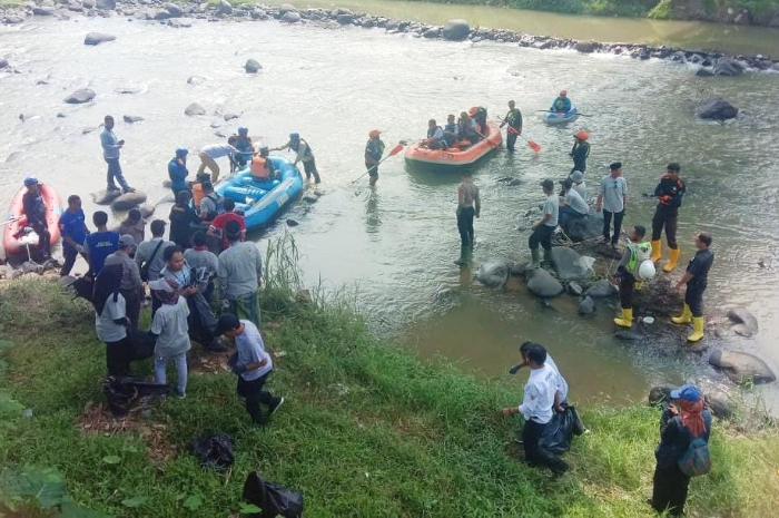 Kegiatan Saba Cikaniki II di Sungai Cikaniki Rabu (7/8/2024).