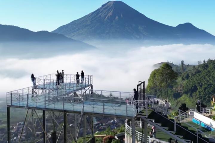 Villa Pintu Langit yang terletak di Sidorejo, Tieng, Kecamatan Kejajar, Kabupaten Wonosobo, Jawa Tengah.