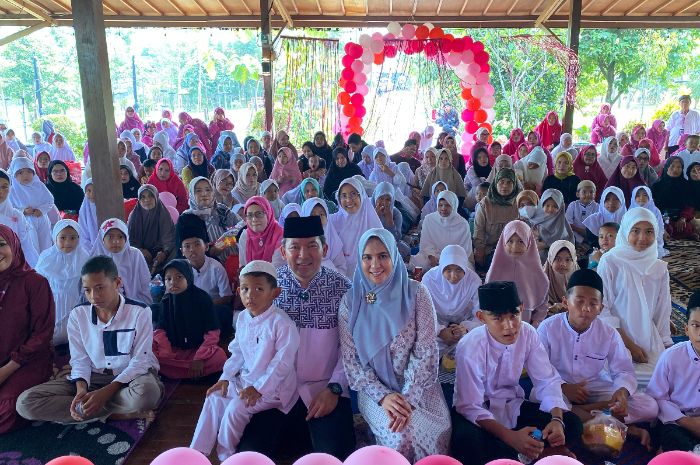Bakal Calon Wali&nbsp;Kota Bogor, Dokter Raendi Rayendra menghadiri acara santunan anak yatim&nbsp;di Gedung Serbaguna Intifram.