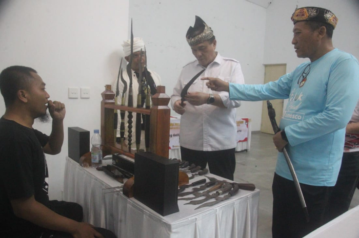 Ratusan Golok, Keris, Kujang dipamerkan diacara Pesona Pusaka Nusantara  di Bogor Creative Center Kota Bogor, Kamis (8/8/2024)