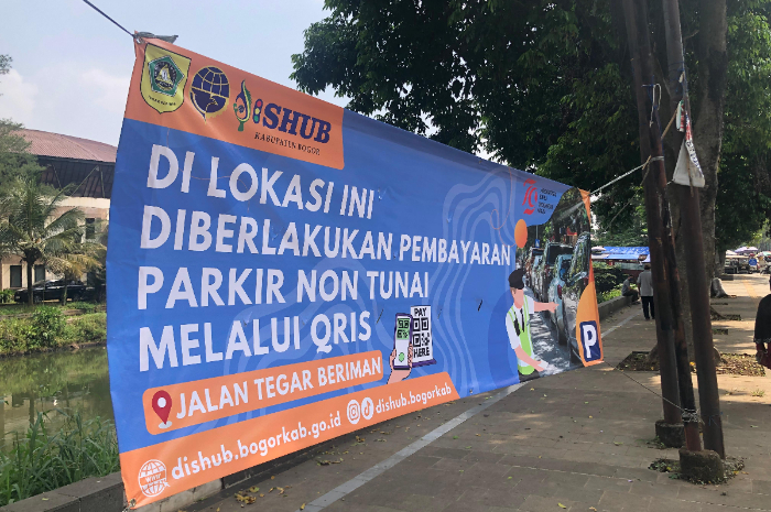 Dishub akan berlakukan sistem pembayaran non tunai di ruas Jalan Tegar Beriman yang semula banyak parkir liar.
