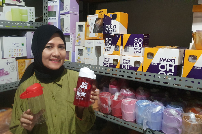 Tulipware mengeluarkan produk baru warna Merah Putih dengan tulisan We Are Indonesia.