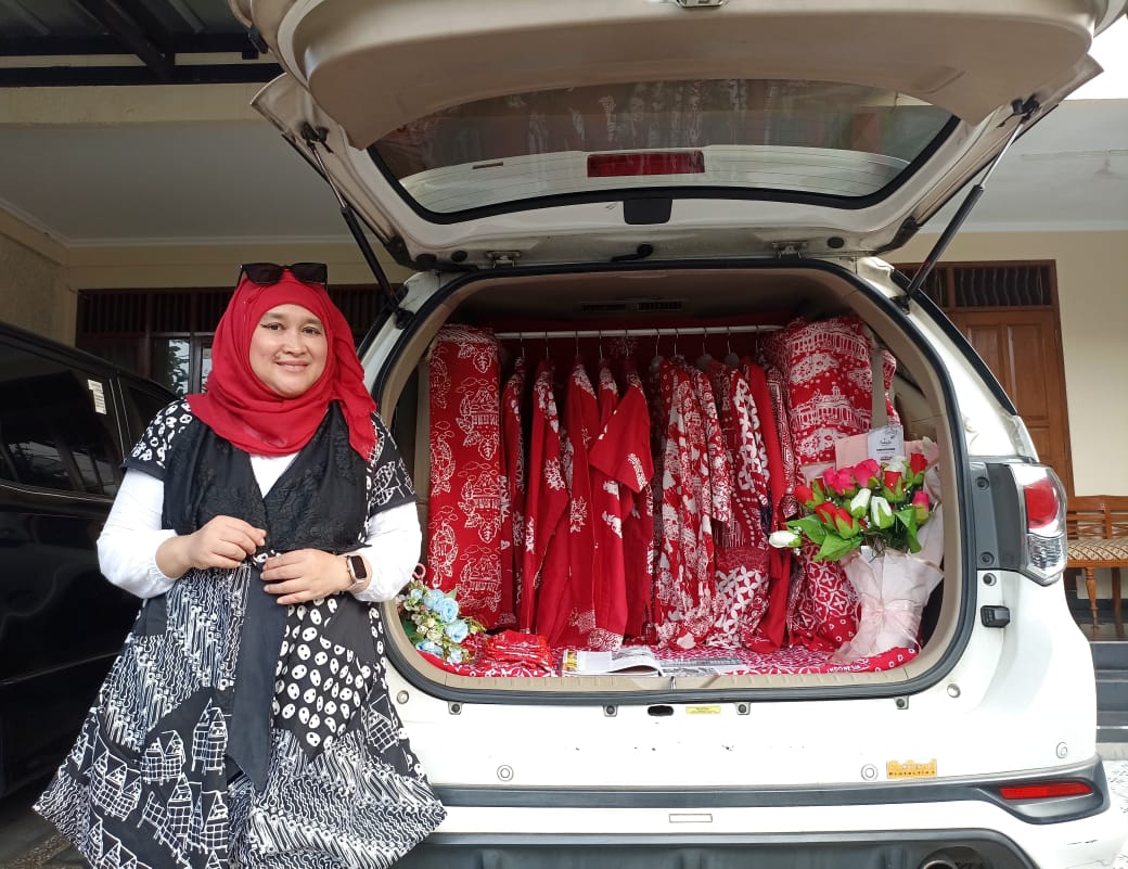 Frida Aulia Indonesia dan Batik Neng Geulis kembali hadir menampilkan semangat merah putihnya dalam menyambut HUT Kemerdekaan RI ke-79 tahun ini.