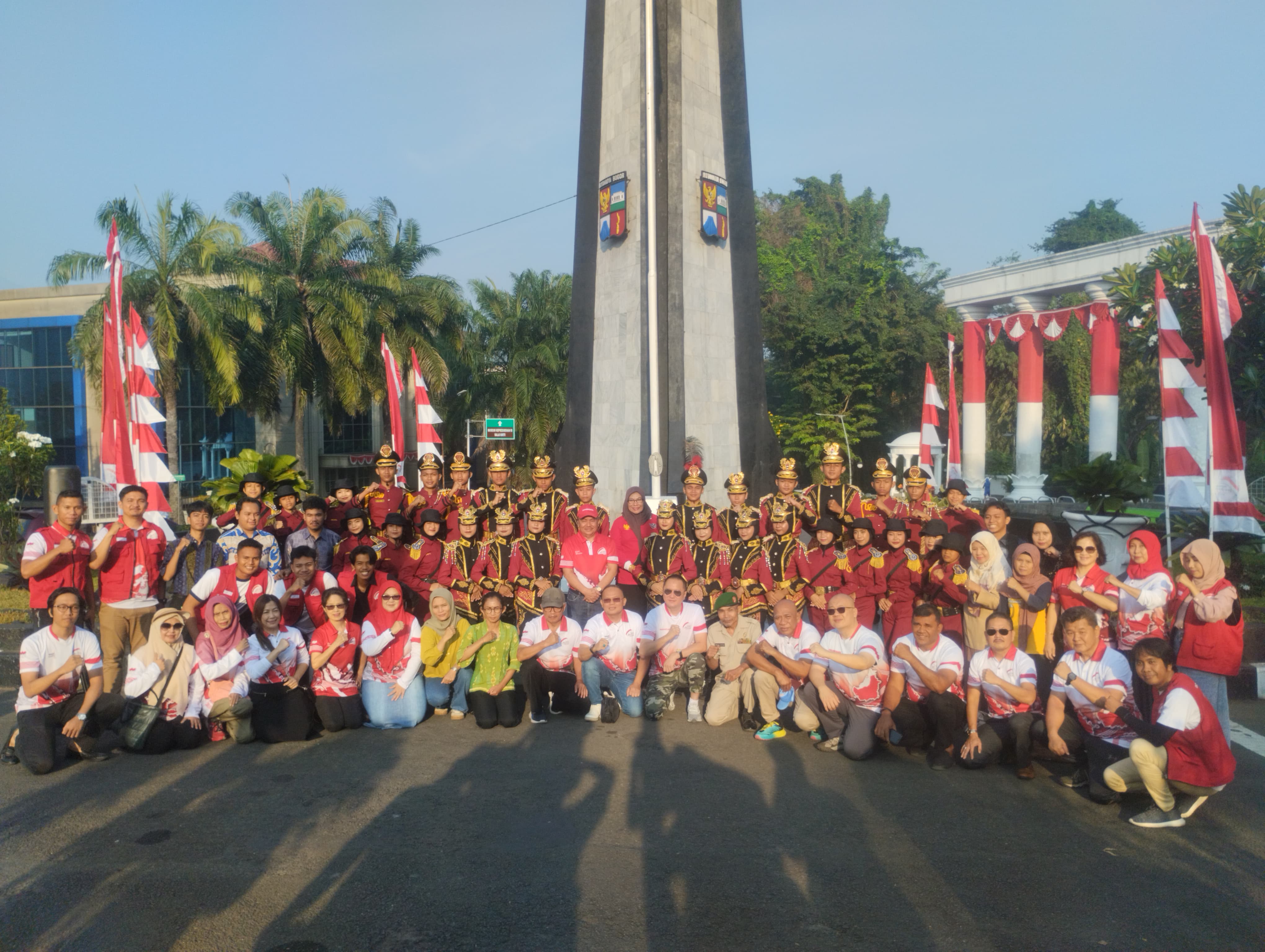 Penaikan dan Penurunan Bendera Merah Putih yang dilakukan SMPN 8 Kota Bogor di Tugu Kujang dalam rangkaian kegiatan FMP 2024, Jumat (9/8/2024).
