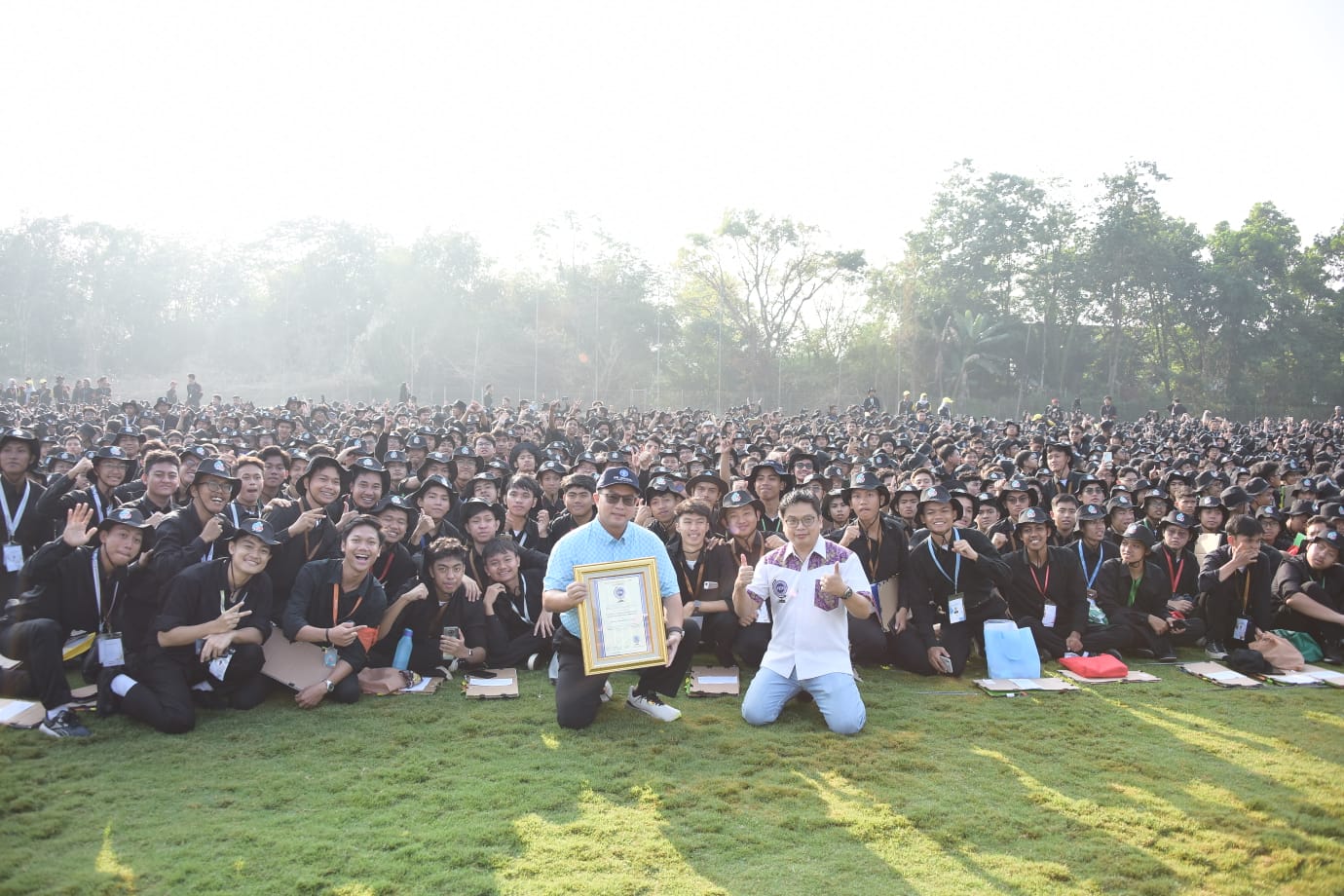 Mahasiswa baru IPB University angkatan 61, berhasil memecahkan rekor dunia dari Record Holders Republic (RHR) dengan kategori &lsquo;The Dynamic Human 3D Interactive Motion Kaleidoscope Formation&rsquo; pada MPKM