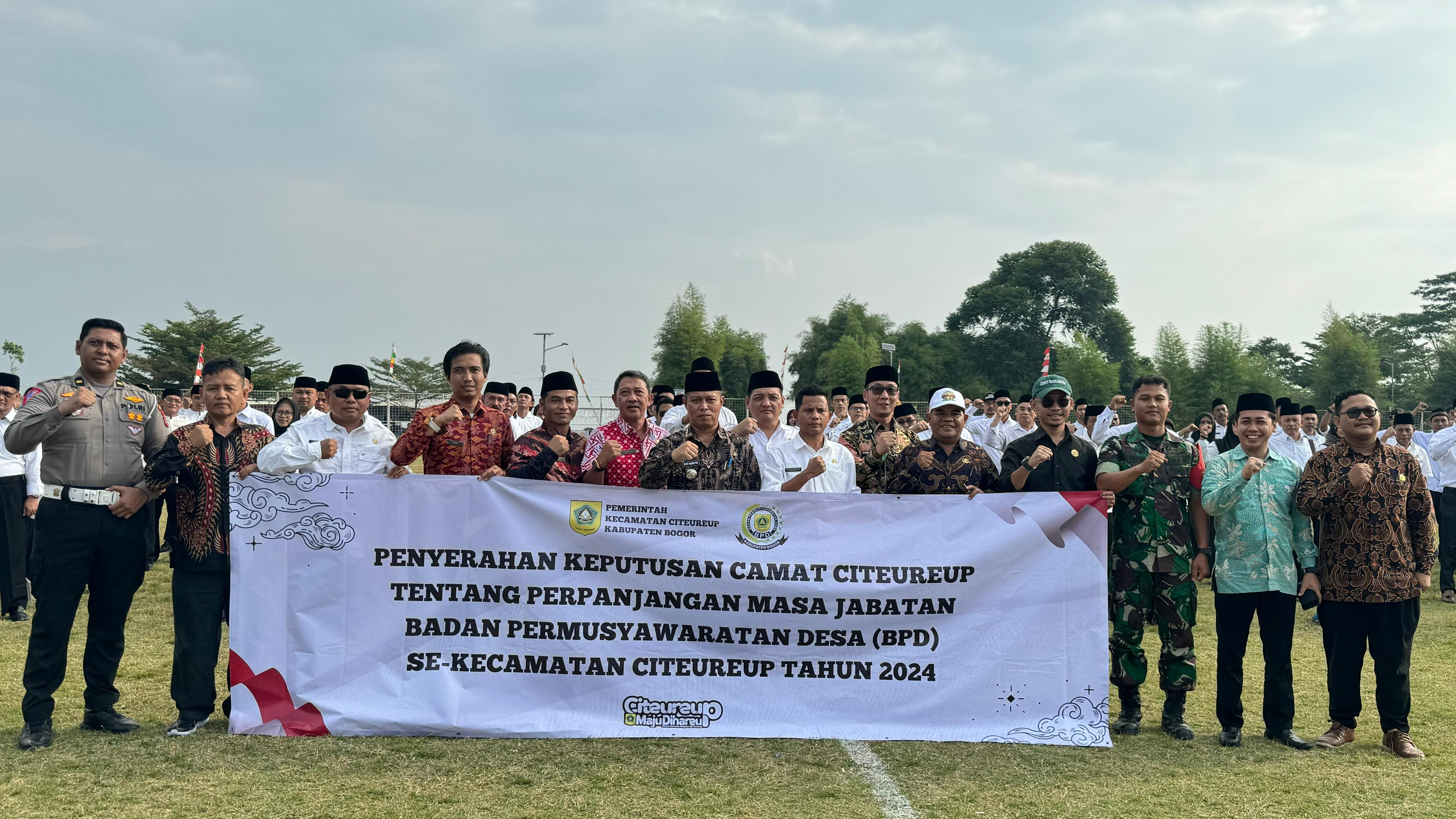 Pengukuhan 102 anggota BPD di 12 desa wilayah Kecamatan Citeureup yang berlangsung di Stadion Mini, Desa Hambalang, Jumat (9/8/2024)