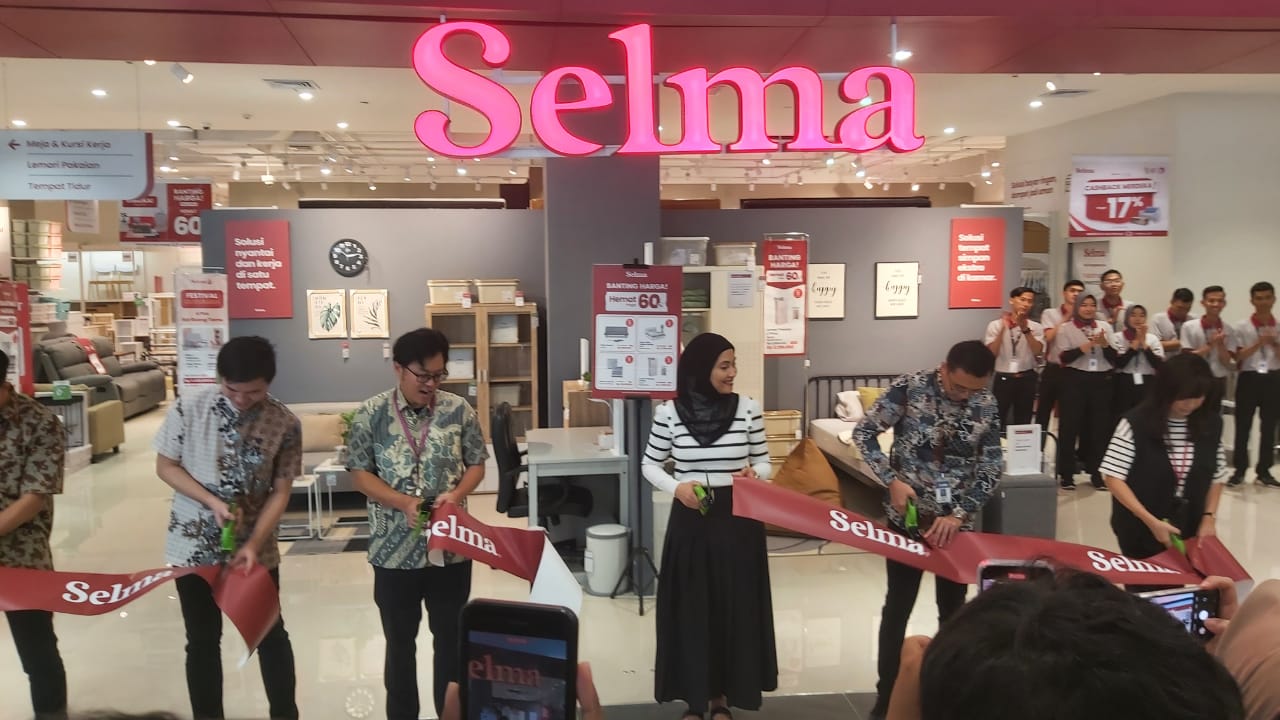 Pembukaan Toko pertama SELMA di lantai dua AEON Mall Sentul City di Babakan Madang, Kabupaten Bogor.