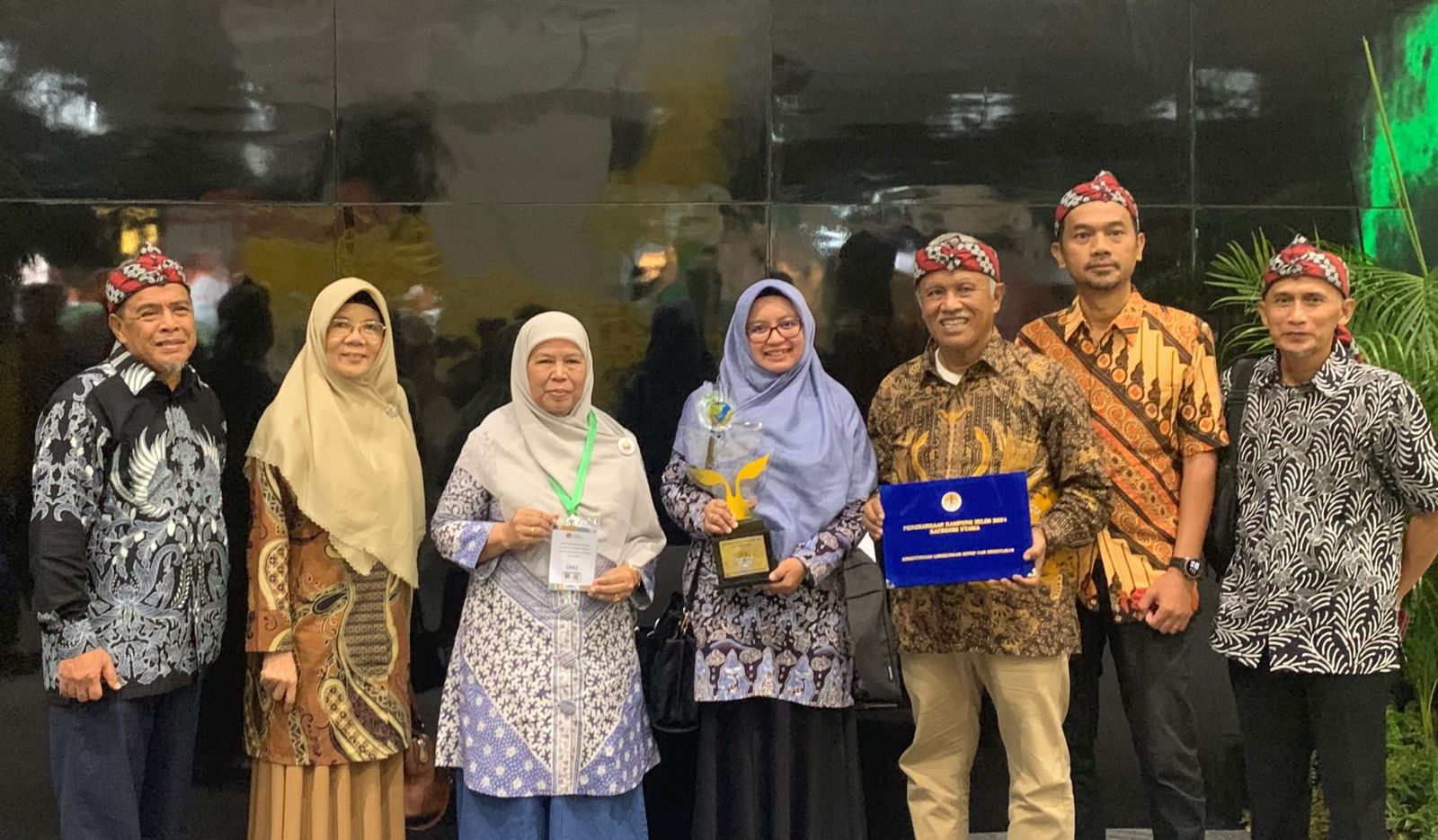 Keren! Warga RW 7 Kelurahan Tanah Sareal Bogor Raih Penghargaan Kampung Iklim Predikat Utama dari KLHK