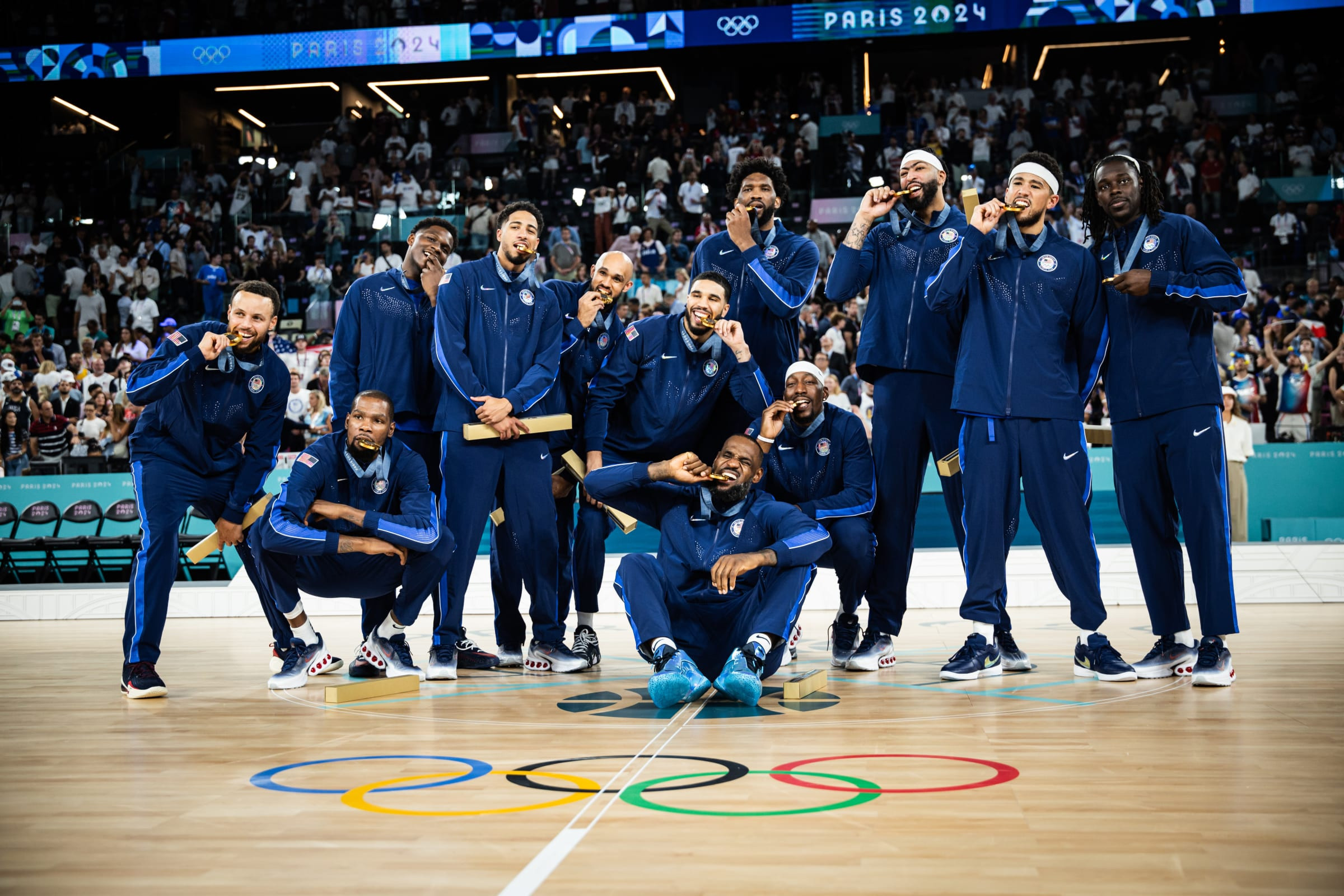 Tim putra Amerika Serikat kembali menunjukkan dominasi mereka di kancah bola basket dunia. Setelah mengalahkan Prancis 98-87 dalam pertandingan final Olimpiade Paris 2024