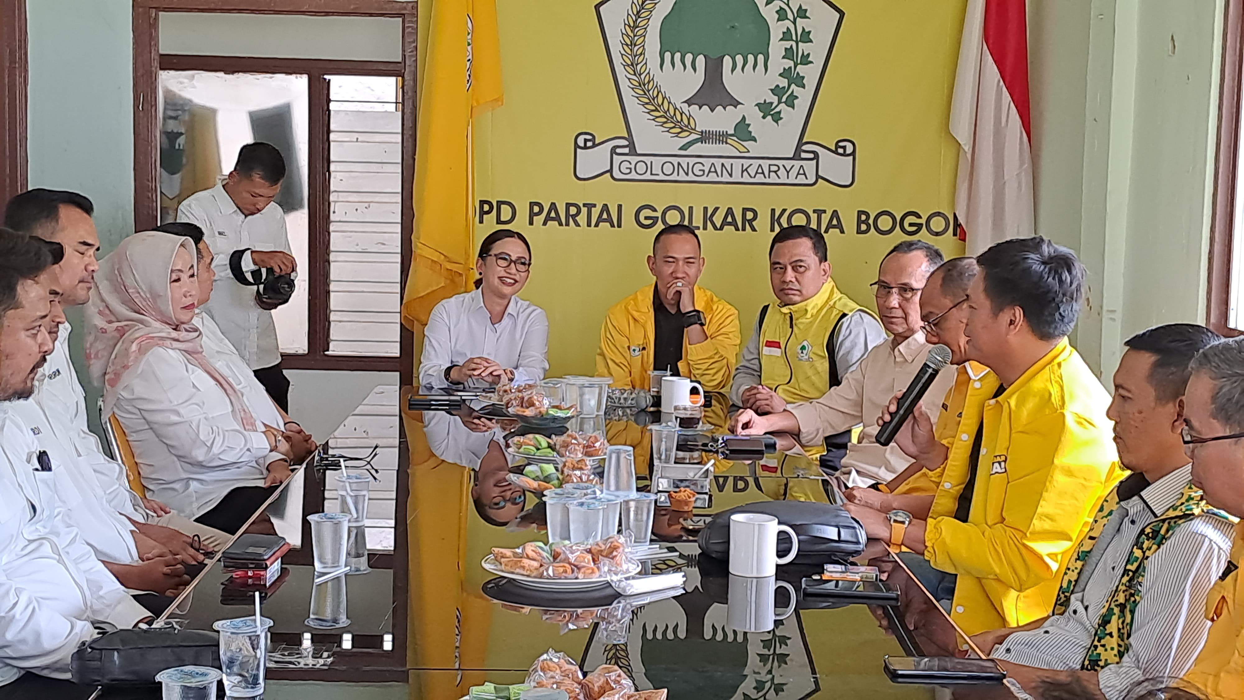 Tim Relawan Sahabat Rena saat bertemu dengan jajaran pengurus DPD Golkar Kota Bogor Minggu (11/8/2024).